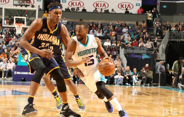 许多球迷纷 许多球迷纷